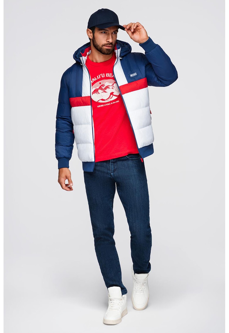 Зимно яке с качулка и цветен блок - Червен/Бял/Кралско Синьо OMBRE