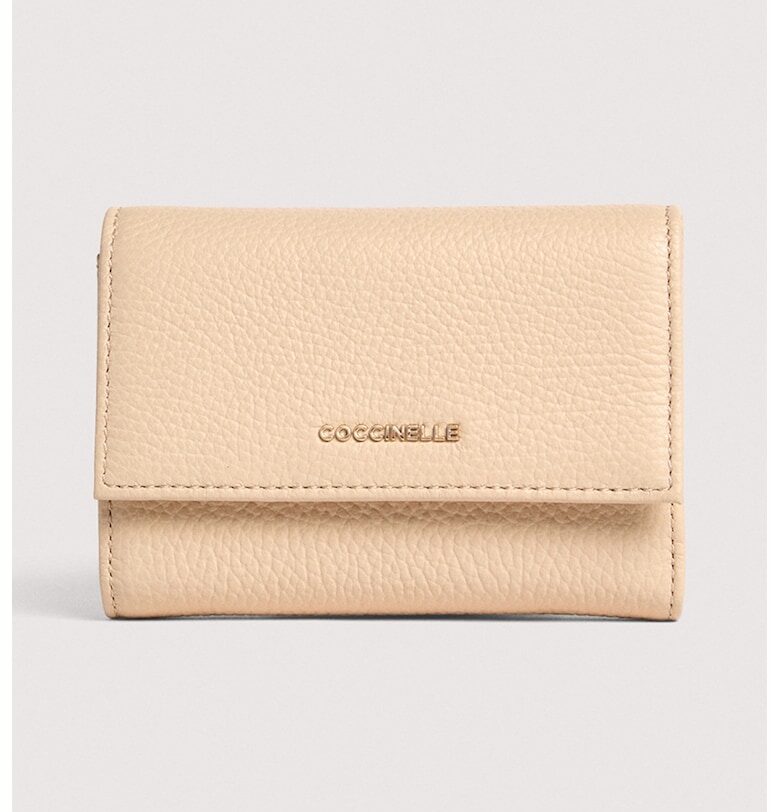 Кожен портфейл с метално лого COCCINELLE