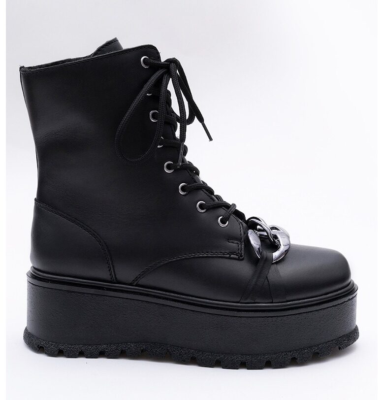 Кожени боти с верижка и равна платформа VAGAM