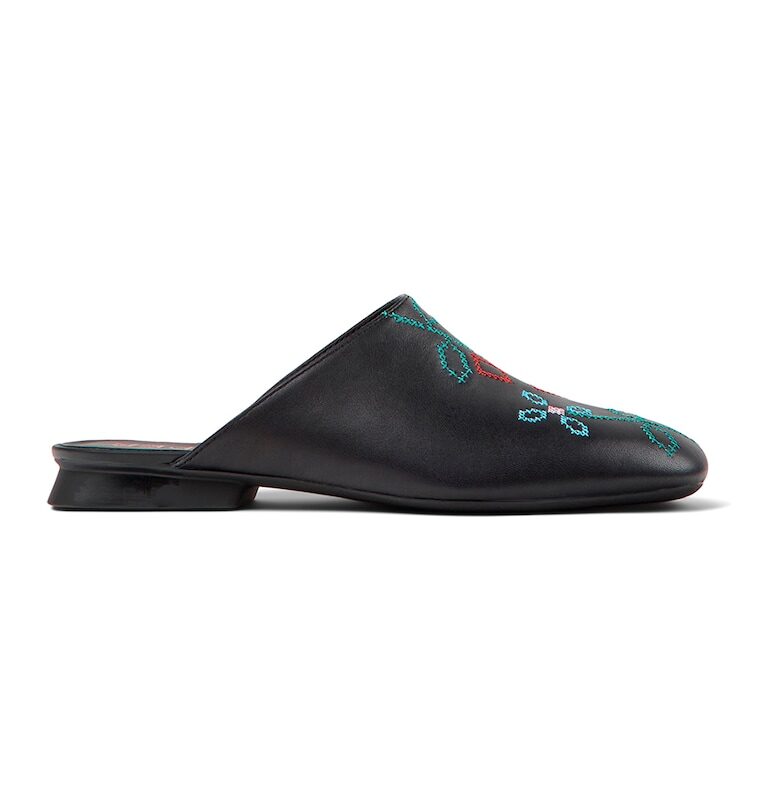 Кожени чехли с бродерии Camper