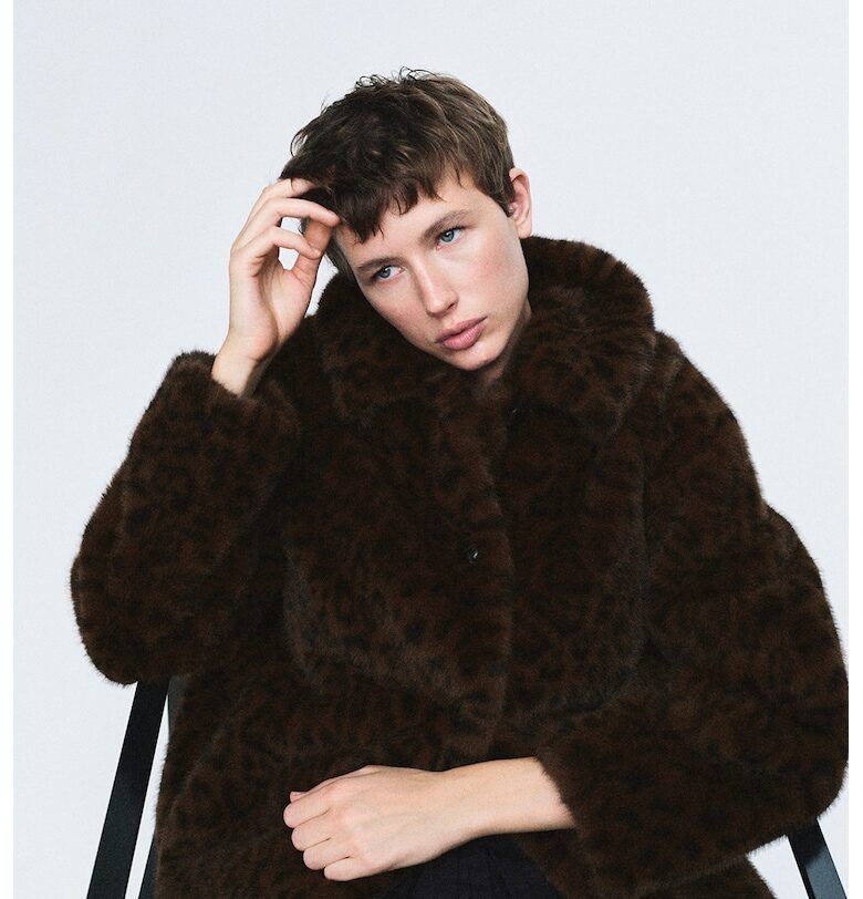 Късо палто Leopard от еко пух - Тъмнокафяв/Черен Mango