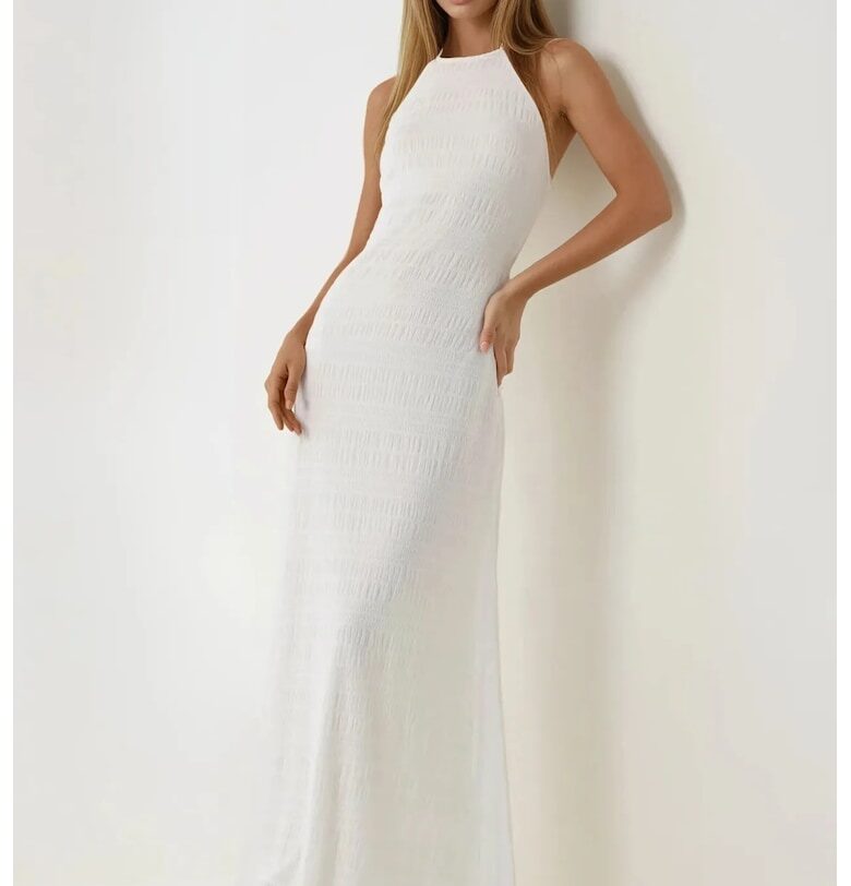 Макси рокля -  вталена с деколте тип „халтер“ - бяла - трикотаж HiCCUP