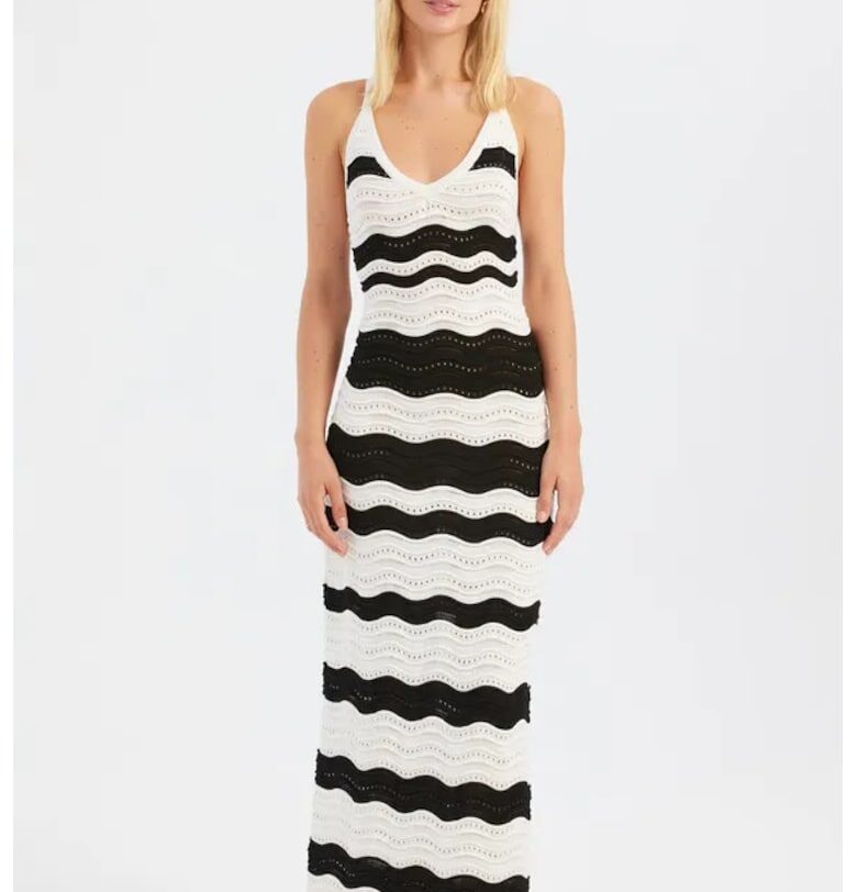 Макси рокля -  на райета - V-образно деколте - странични цепки - текстил - SM HiCCUP