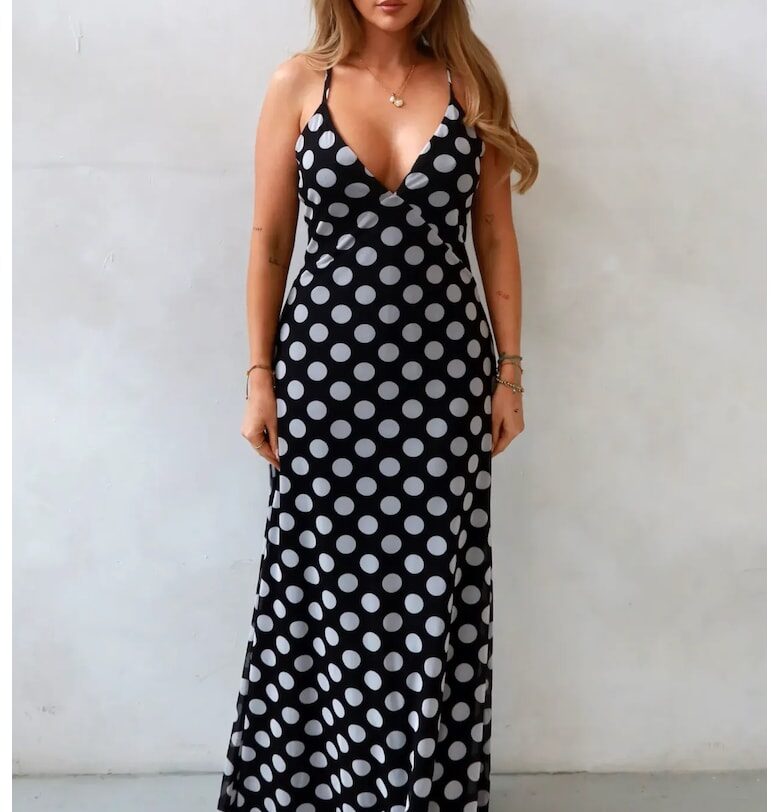 Макси рокля  на точки - V-образно деколте - черна - текстил HiCCUP