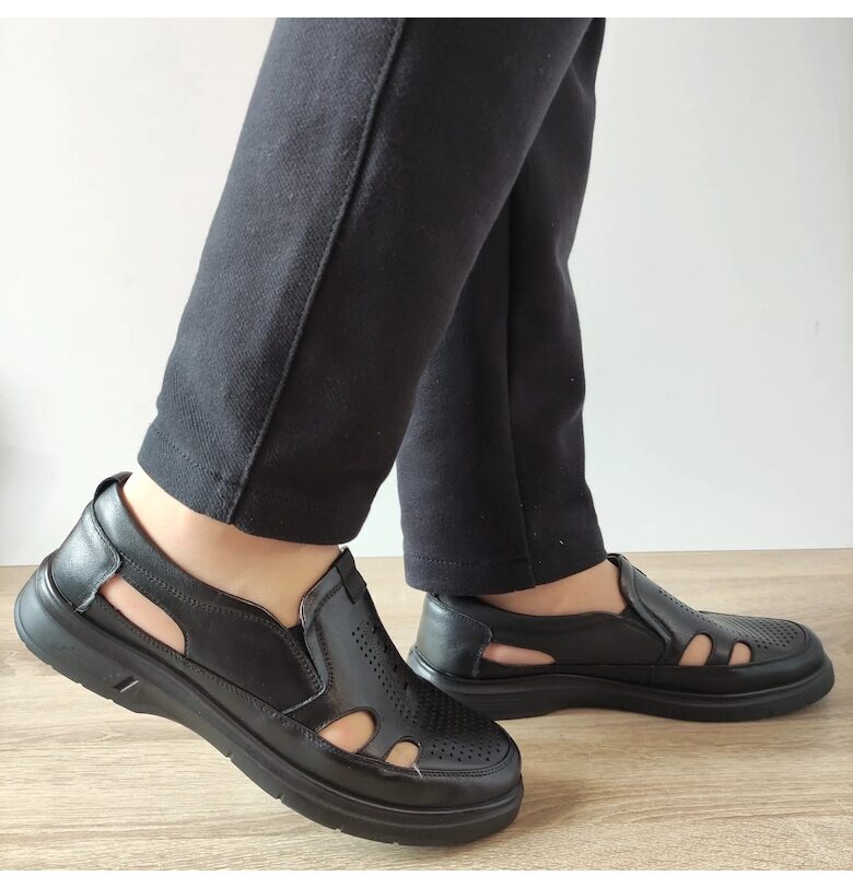 Мъжки перфорирани обувки  883L99 Black.Jpg - черни Mels