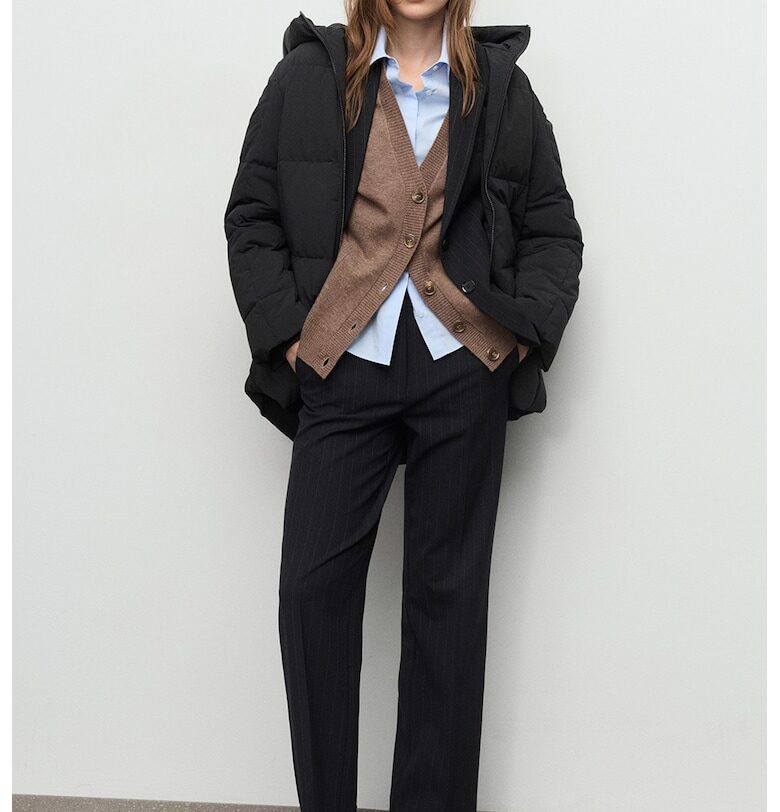 Непромокаемо зимно яке с качулка - Избеляло черно Mango