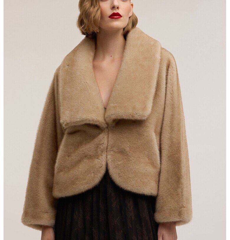 Палто от еко пух с широки ревери - Камел Motivi