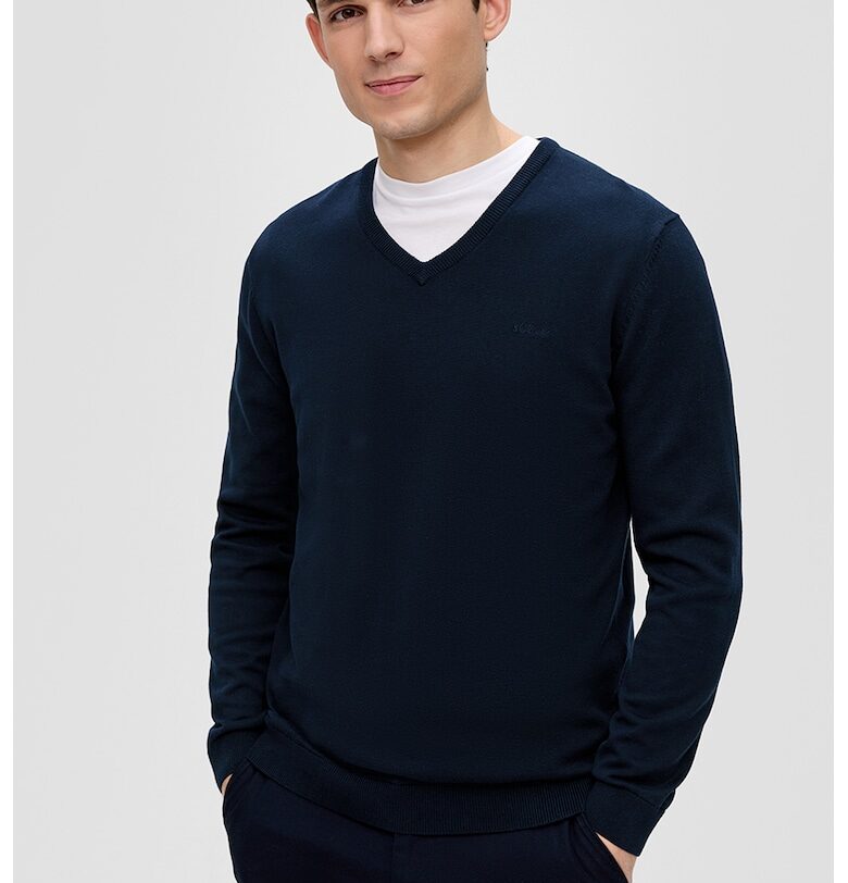 Памучен пуловер с шпиц sOliver