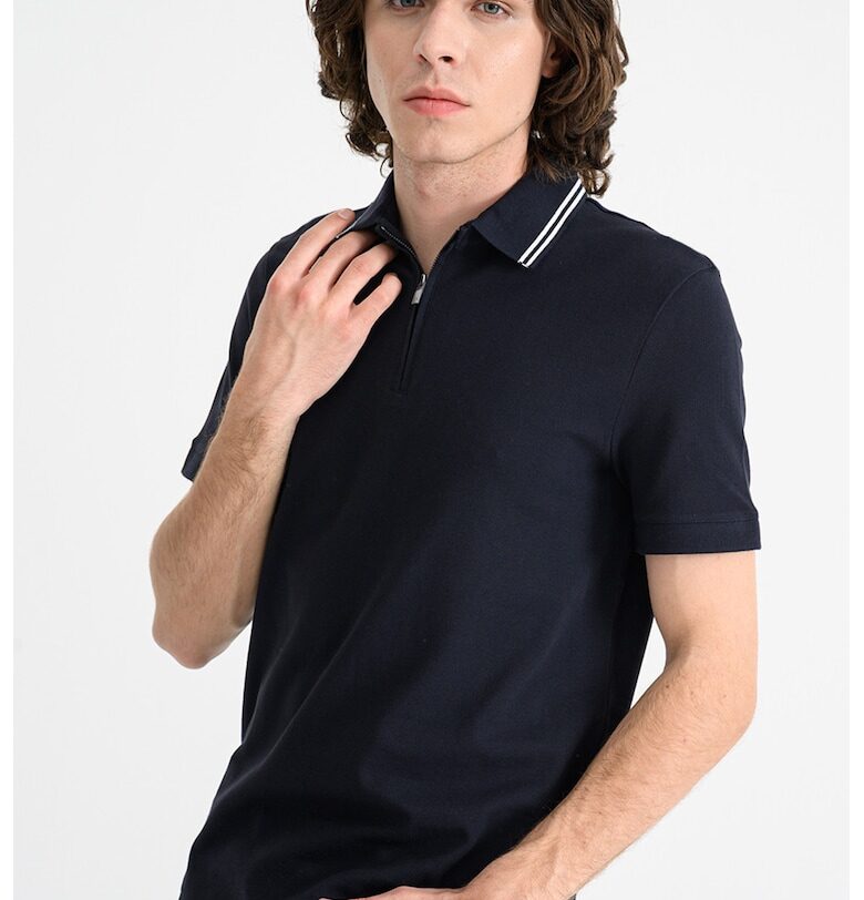 Памучна тениска с яка и къс цип - Бял/Ултрамарин синьо ARMANI EXCHANGE