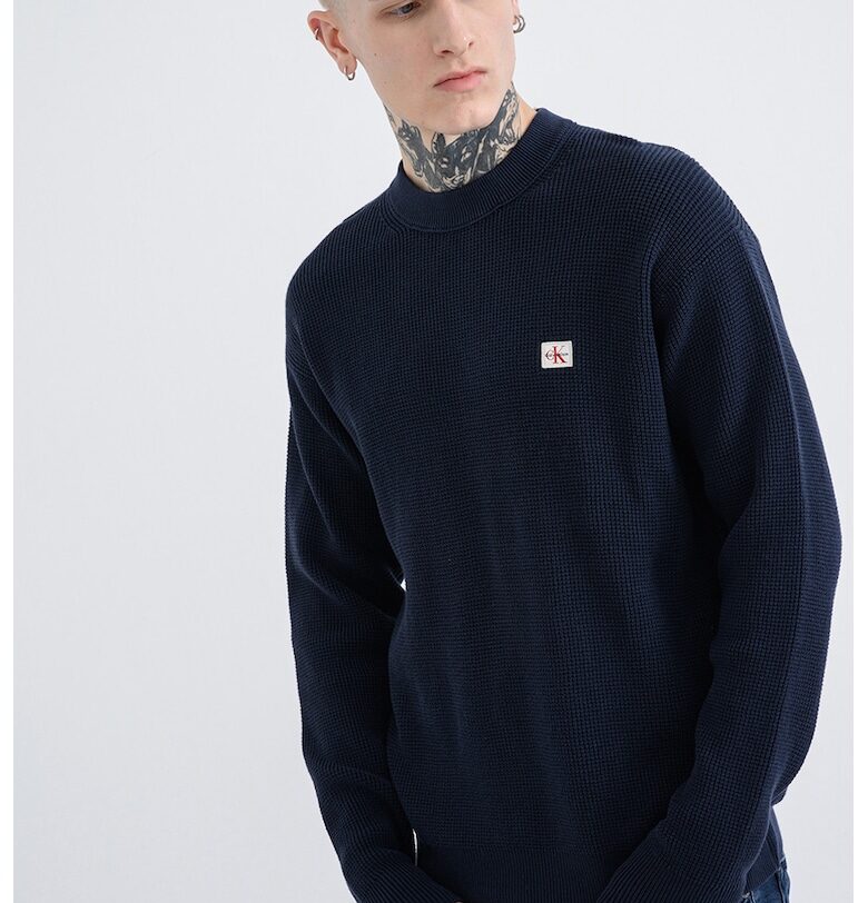 Плетен пуловер с пришито лого - Ултрамарин синьо CALVIN KLEIN JEANS