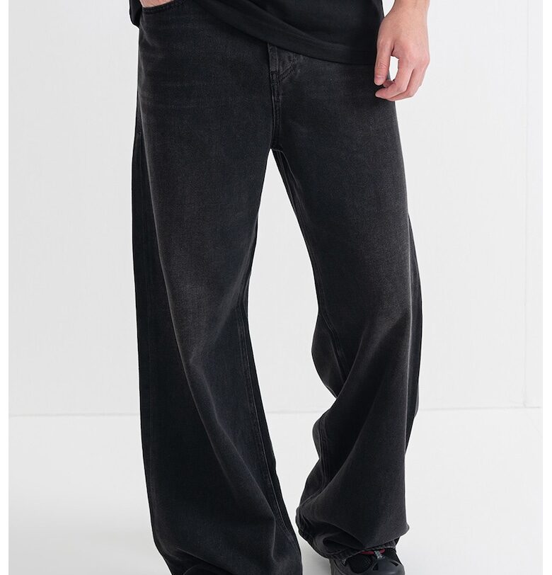 Прави дънки - Избеляло черно Diesel