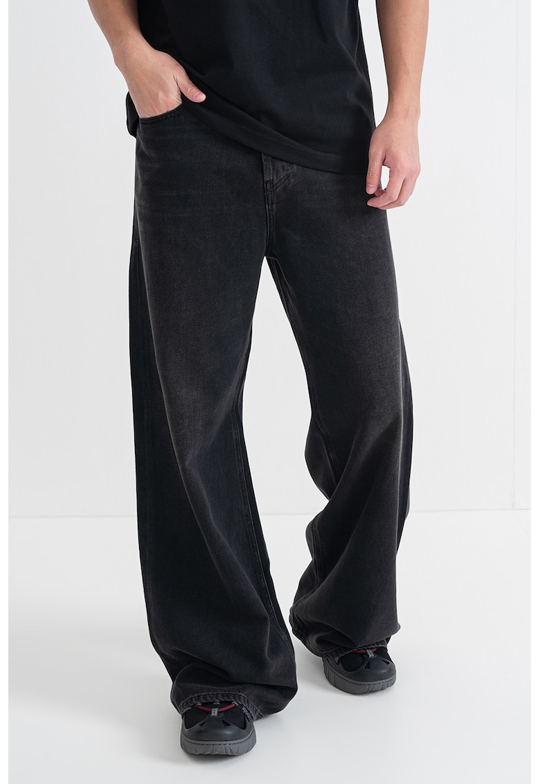 Прави дънки - Избеляло черно Diesel