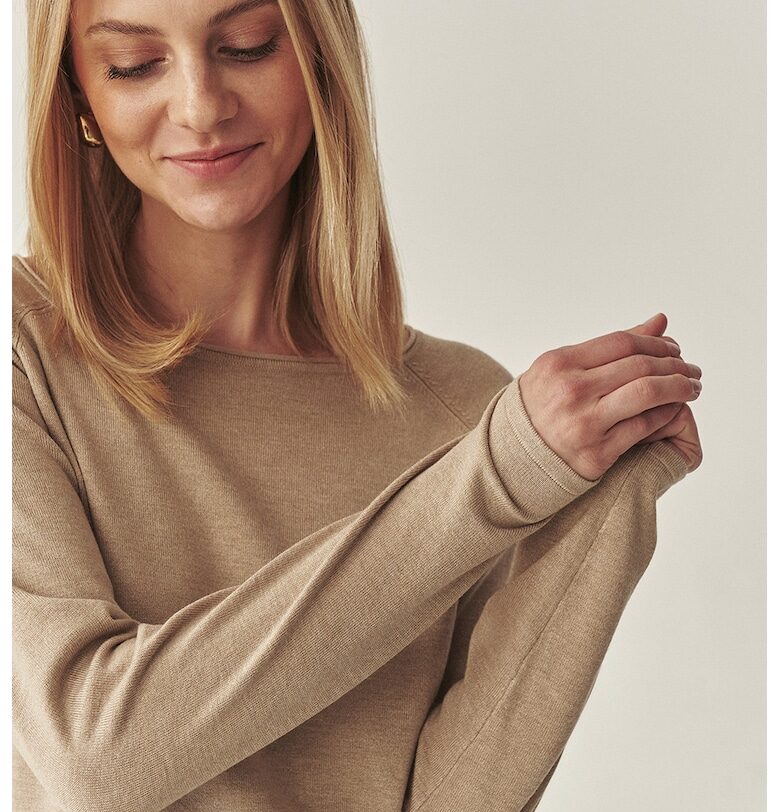 Пуловер с деколте тип лодка и реглан ръкави - Бежов Tatuum