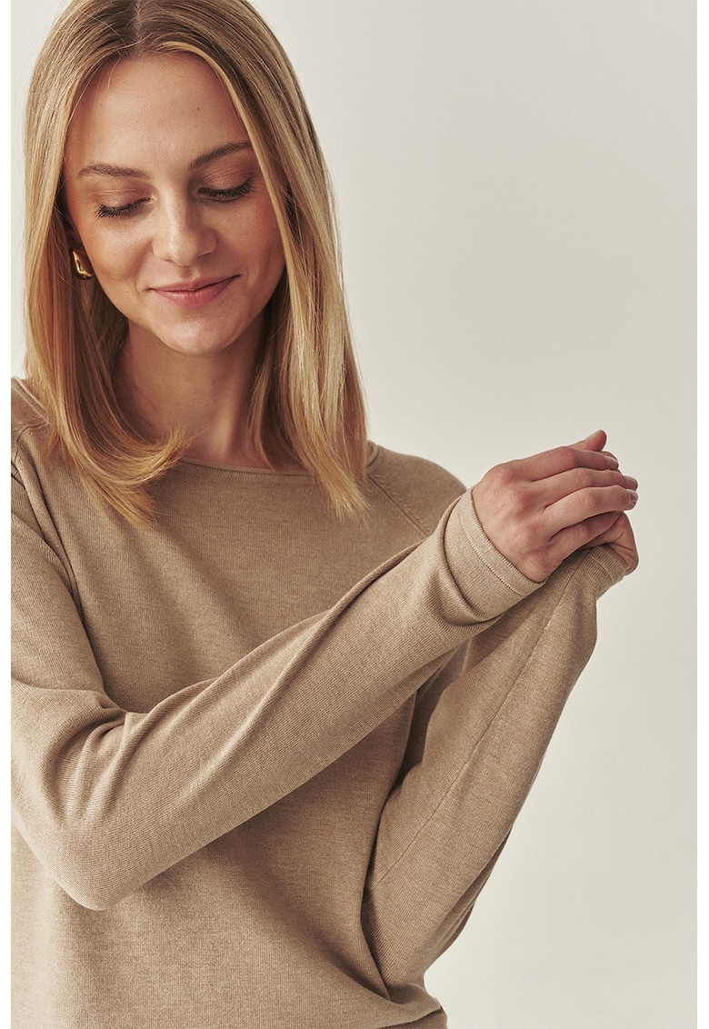 Пуловер с деколте тип лодка и реглан ръкави - Бежов Tatuum