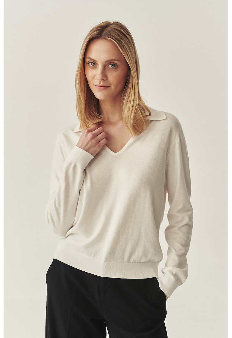 Пуловер с кашмир с остра яка с шпиц - Мръснобял Tatuum