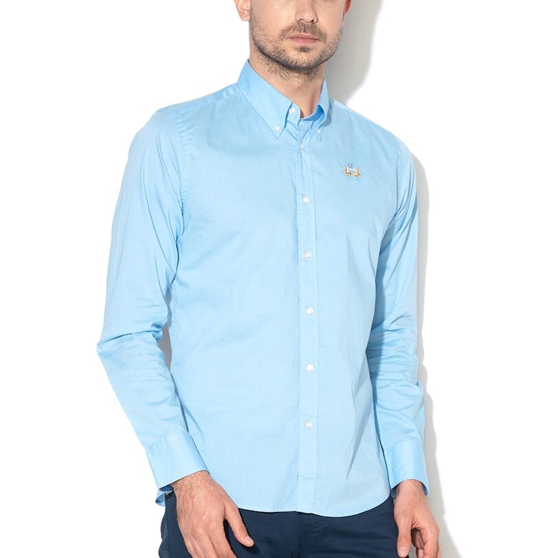 Риза по тялото с копчета на яката - Светлосин LA MARTINA