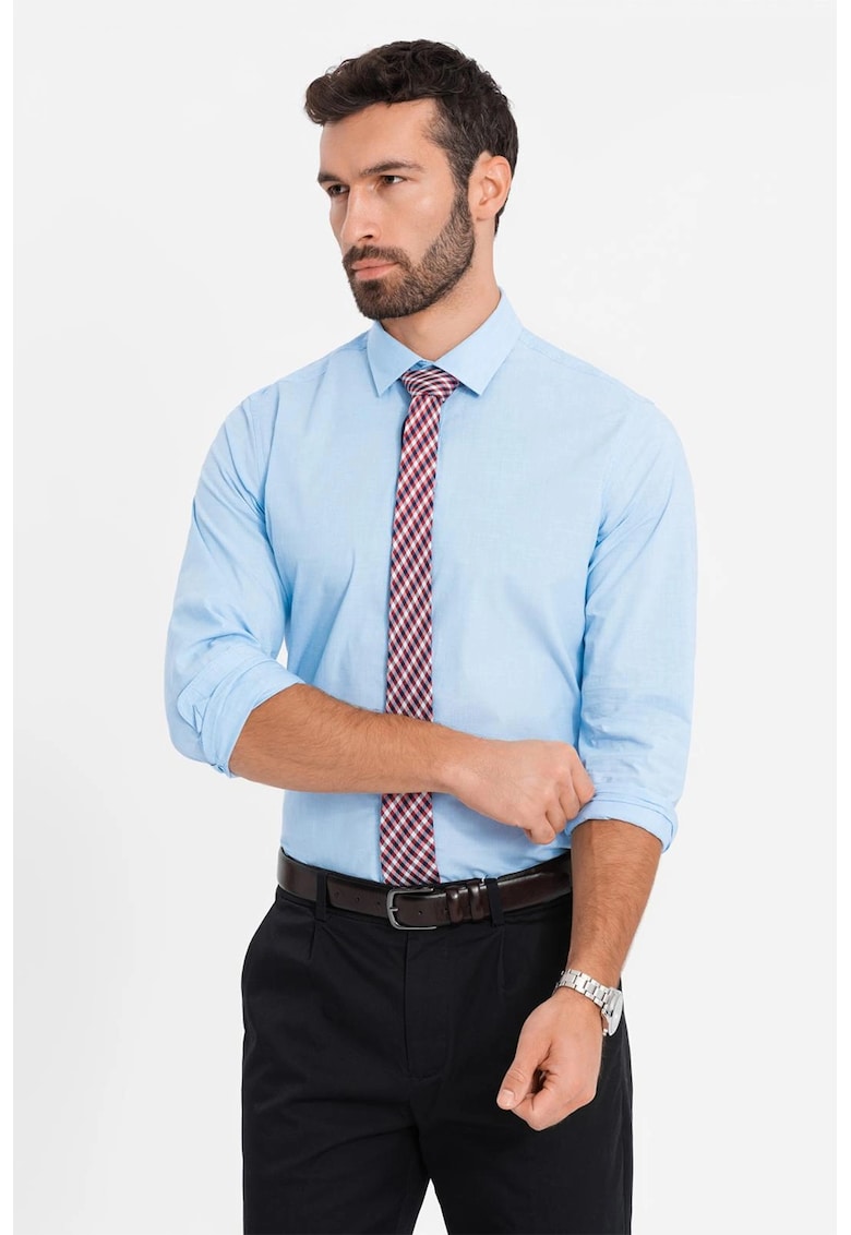 Риза със стандартна кройка и остра яка - Пастелносин OMBRE