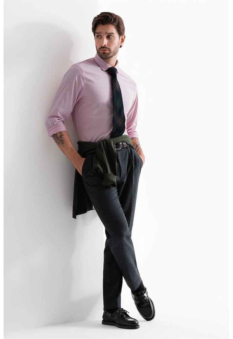 Риза със стандартна кройка и остра яка - Бледо розово OMBRE