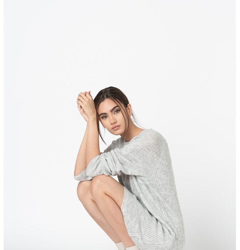 Рокля тип пуловер с овално деколте Only