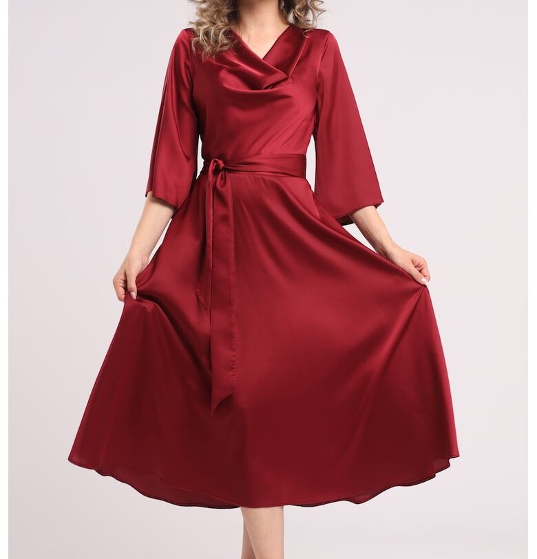 Сатинирана рокля с драпирано деколте CAMISSI