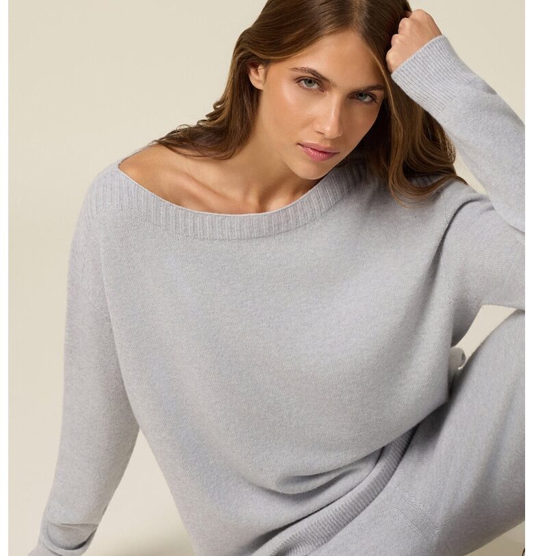 Свободен пуловер с деколте тип лодка - Пастелносин Oltre