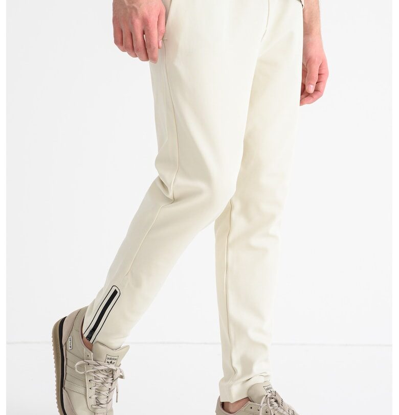 Скосен спортен панталон Hicon с връзка - Мръснобял BOSS