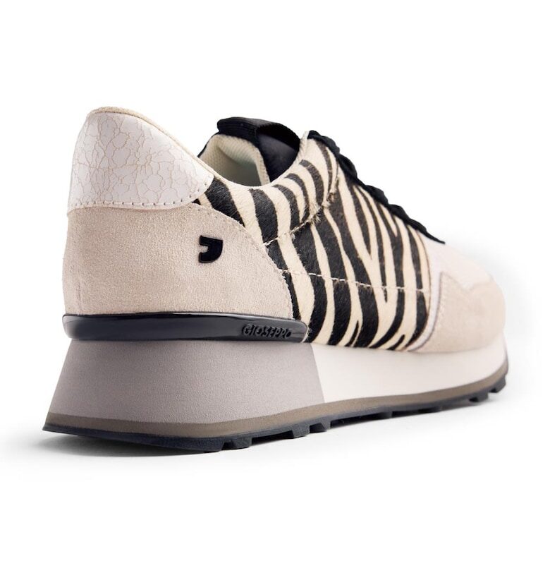 Скосени спортни обувки от велур с животинска шарка Gioseppo