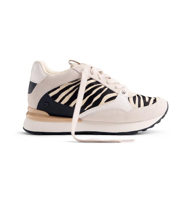 Скосени спортни обувки с велур и животинска шарка Gioseppo