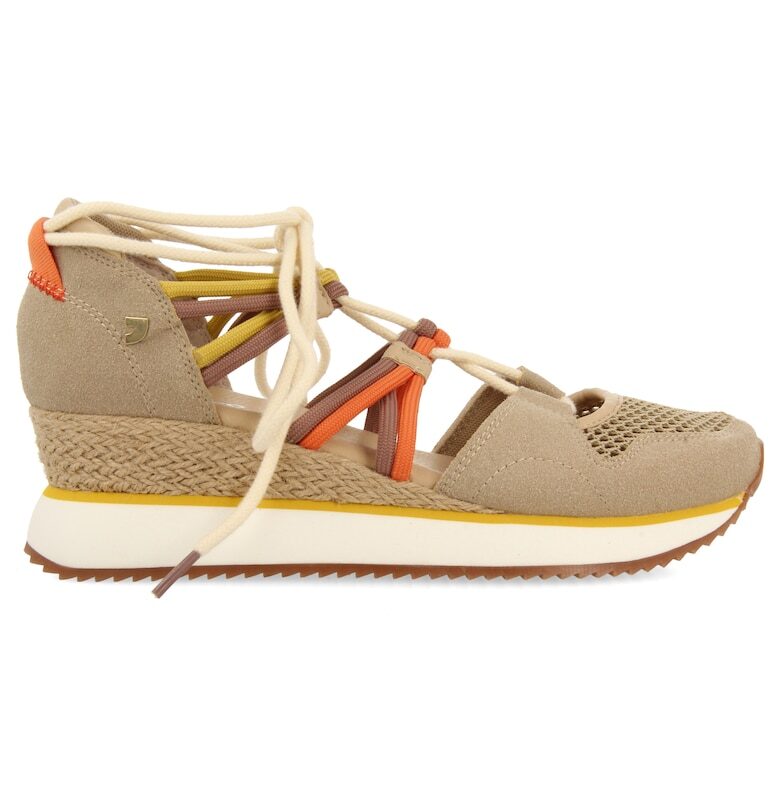 Скосени спортни обувки с отвори Gioseppo