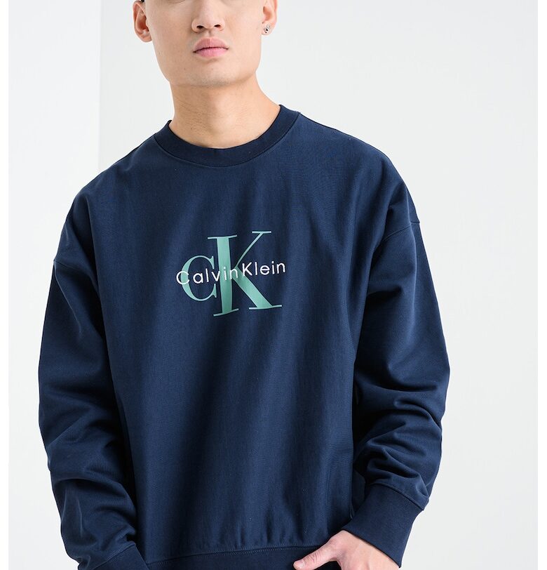 Суитшърт с памук с лого - Ултрамарин синьо/Аква зелено CALVIN KLEIN JEANS