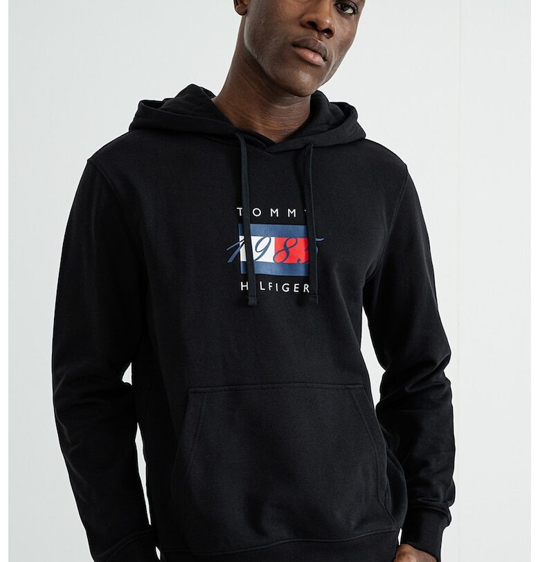 Худи с лого и джоб кенгуру - Черен Tommy Hilfiger