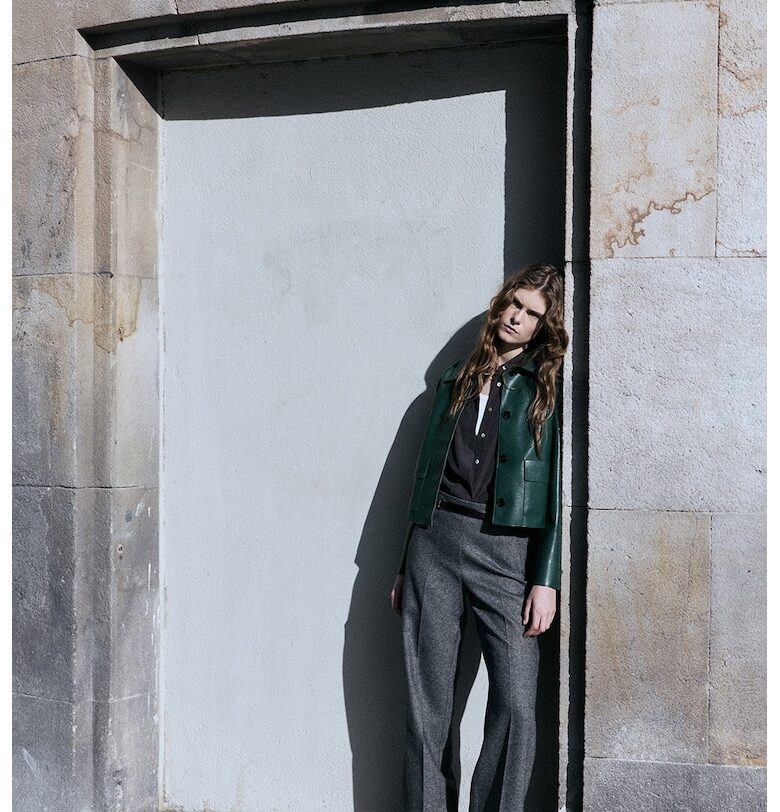 Яке от еко кожа с джобове с капаче Mango