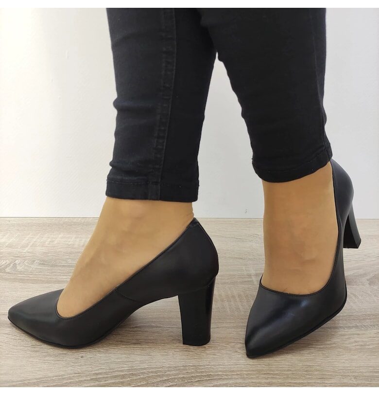 471-6 Елегантни дамски обувки черни - 40 - черни PERLLA