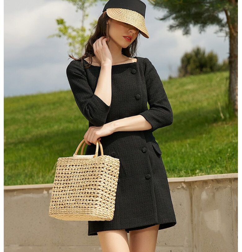 AVENUE No. 29 - Къса разкроена рокля с копчета - Черен AVENUE No29