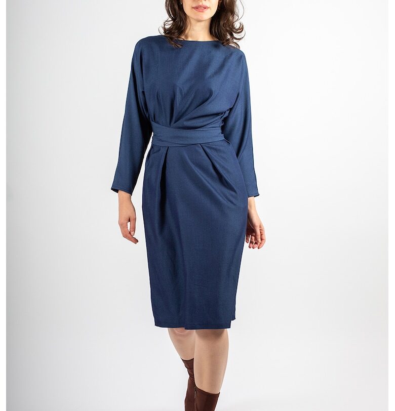 Асиметрична рокля Beatrice с набирания - Тъмносин Couture de Marie