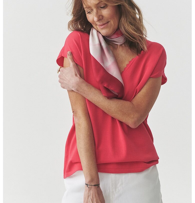 Блуза с къси ръкави и шпиц - Яркорозово Tatuum