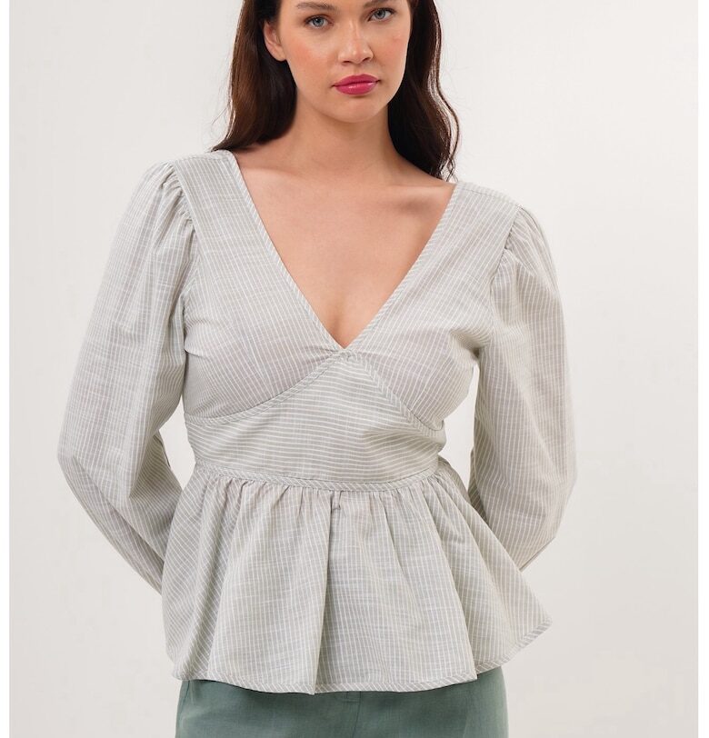 Блуза с шпиц и набран подгъв Freshlions