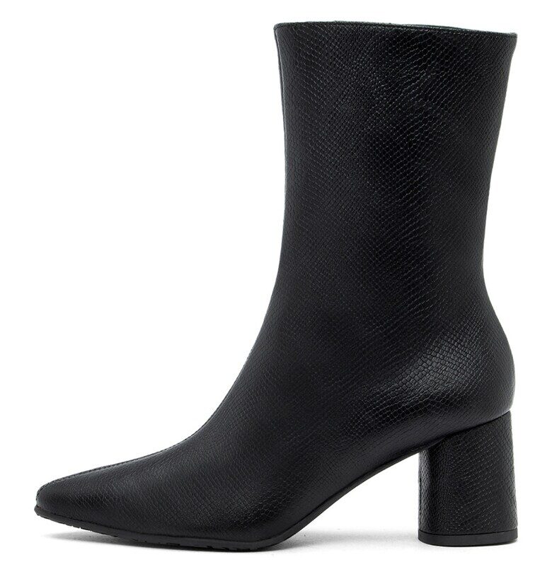 Боти с масивен ток - Черен RYLKO