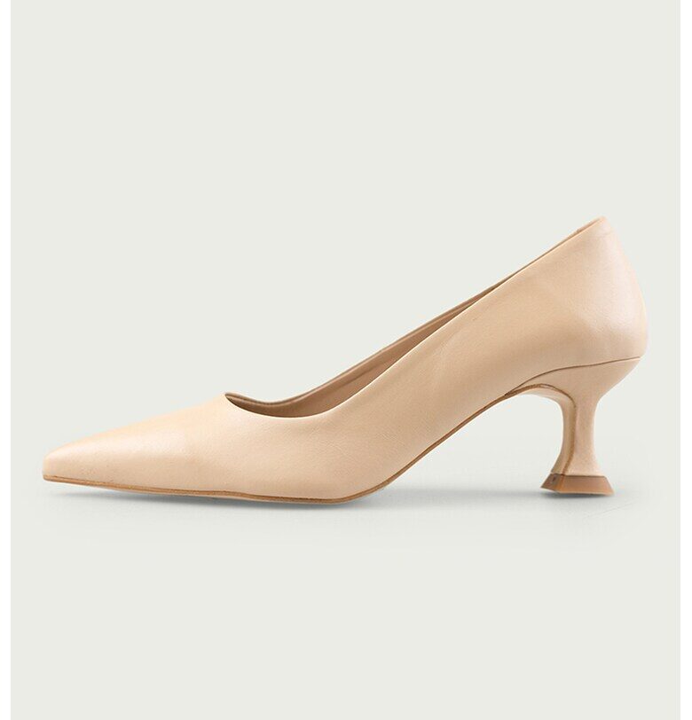 Велурени обувки с остър връх - Бежов ALURA