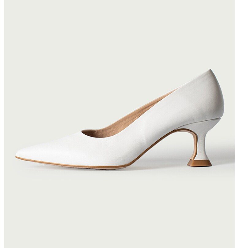 Велурени обувки с остър връх - Бял ALURA