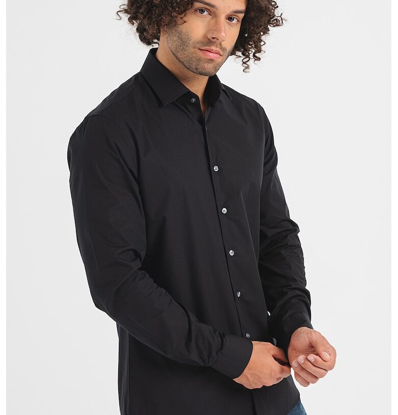 Вталена едноцветна риза от поплин - Черен CALVIN KLEIN