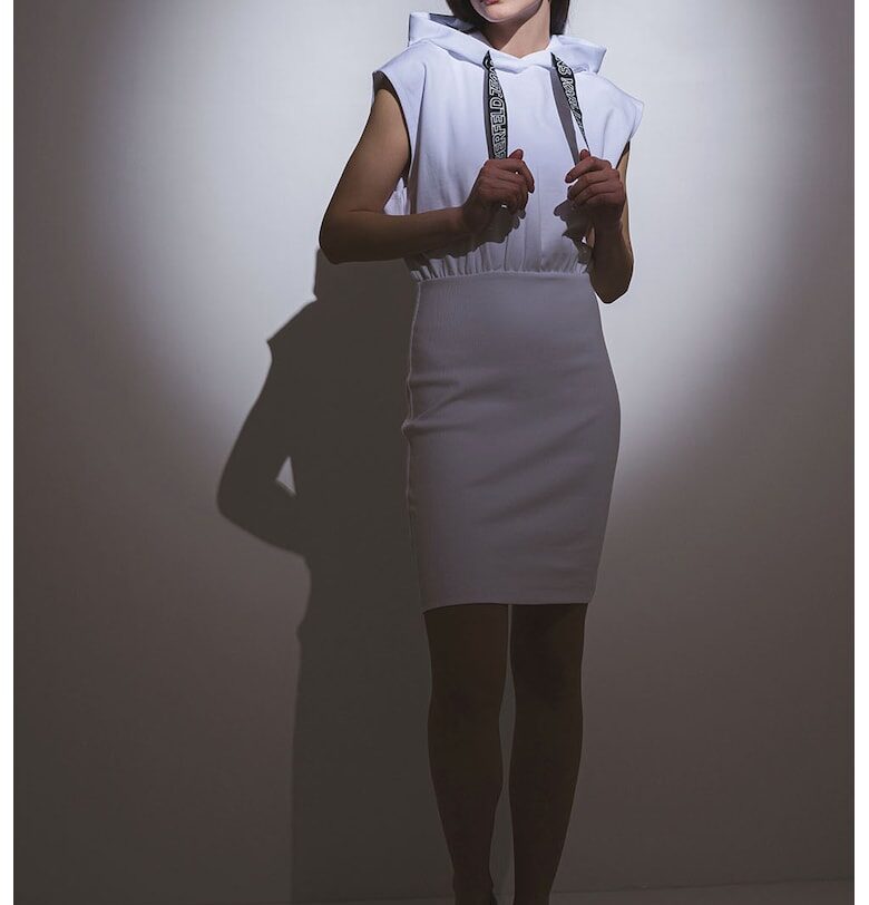 Вталена къса рокля с дизайн 2 в 1 - Бял KARL LAGERFELD JEANS