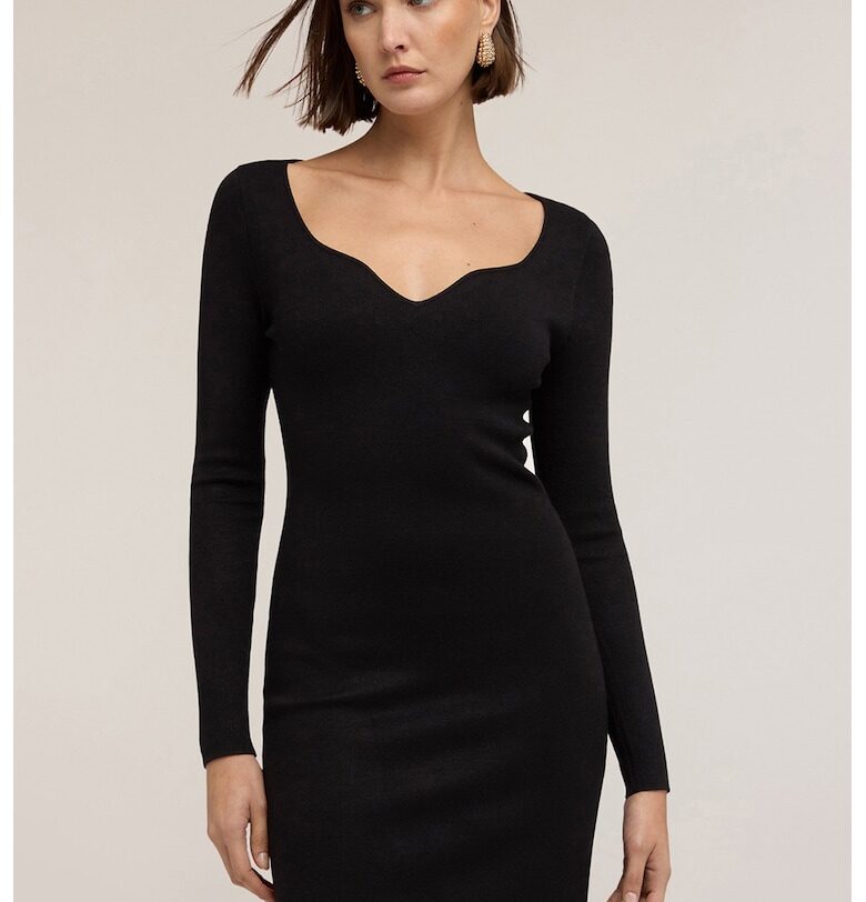 Вталена къса рокля с шпиц - Черен Motivi