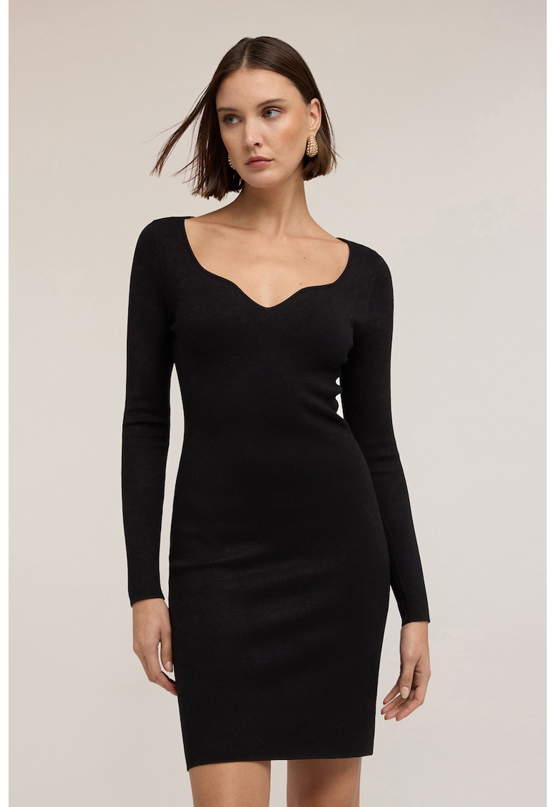 Вталена къса рокля с шпиц - Черен Motivi