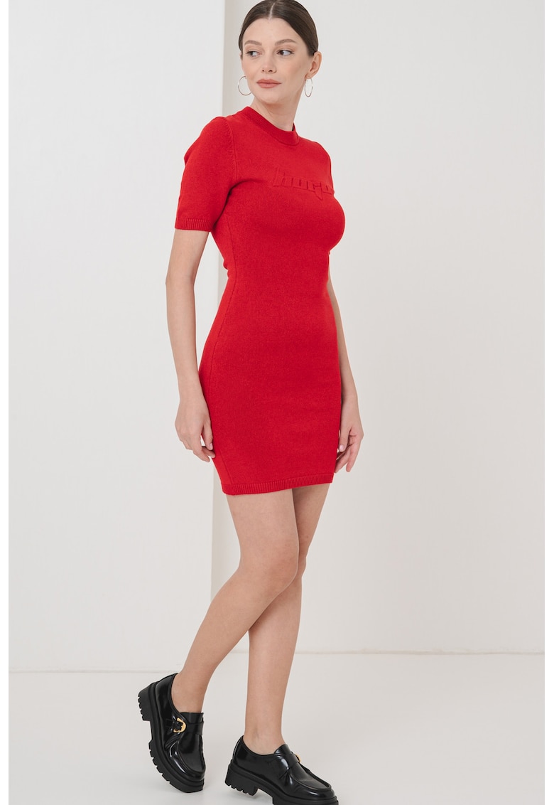 Вталена къса рокля-тениска - Аленочервен HUGO