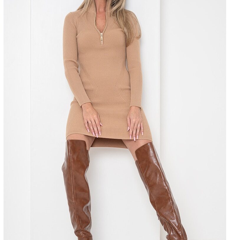 Вталена плетена рокля - Камел GUESS