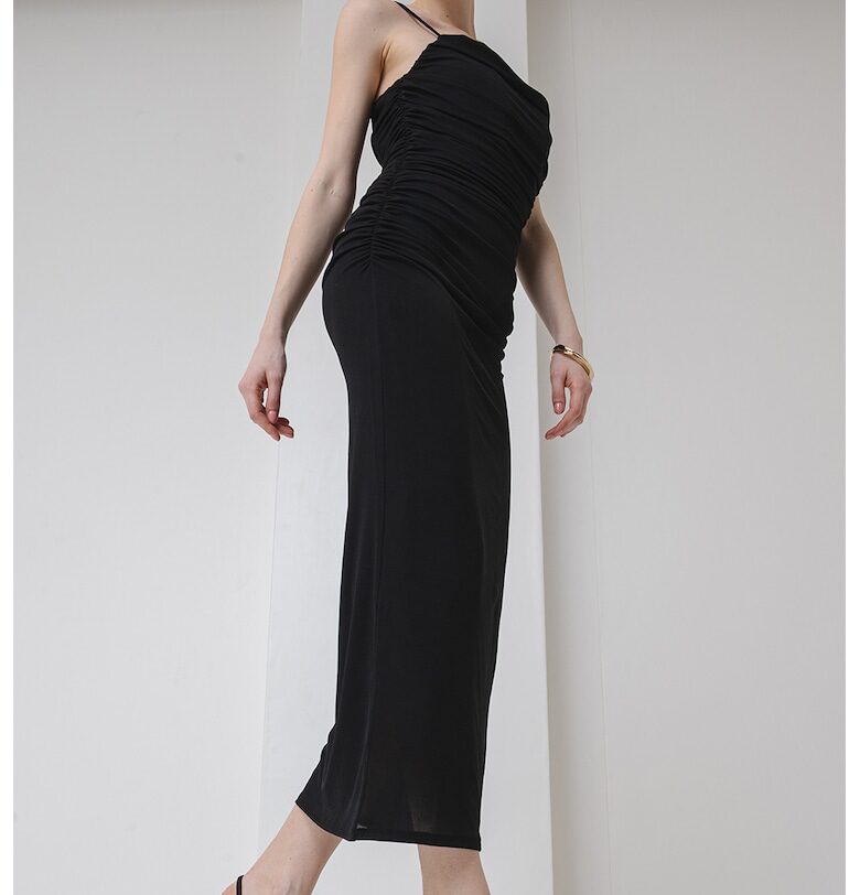 Вталена рокля Noffiano с квадратно деколте - Черен HUGO