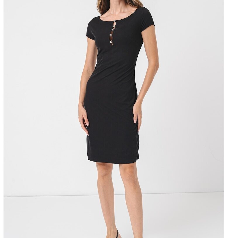 Вталена рокля с модал с метално лого - Черен GUESS