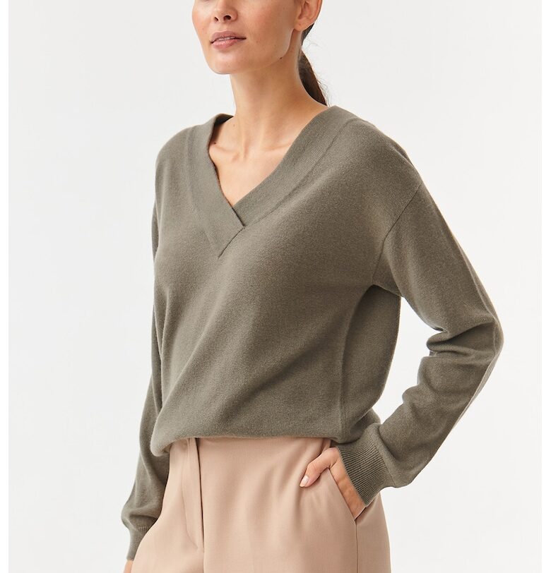 Вълнен пуловер Cashmie с шпиц - Каки Tatuum