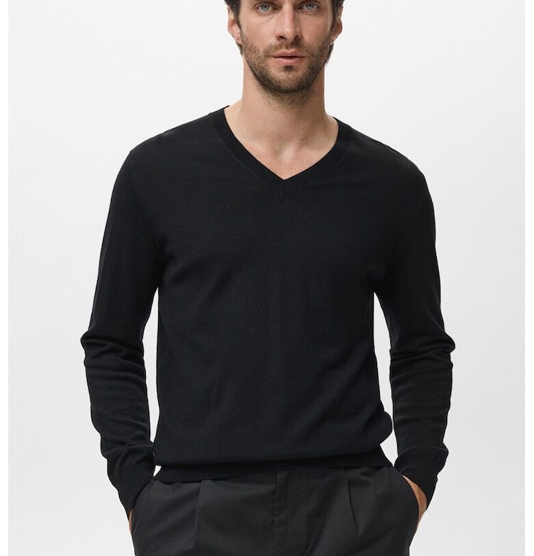 Вълнен пуловер с шпиц - Черен Mango